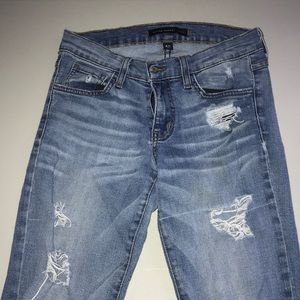 Low waisted ripped jeans